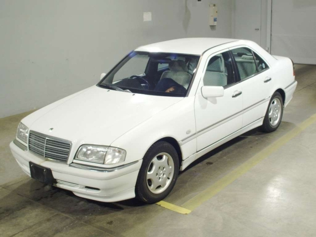 MERCEDES-BENZ C — фото