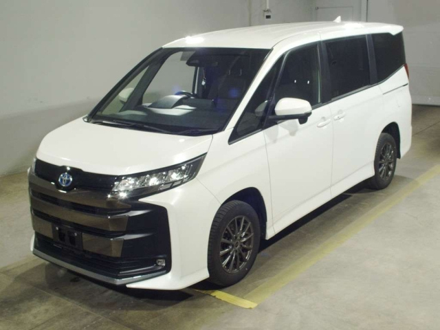 TOYOTA NOAH — фото