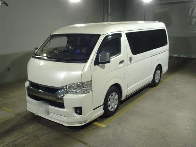 TOYOTA HIACE — фото