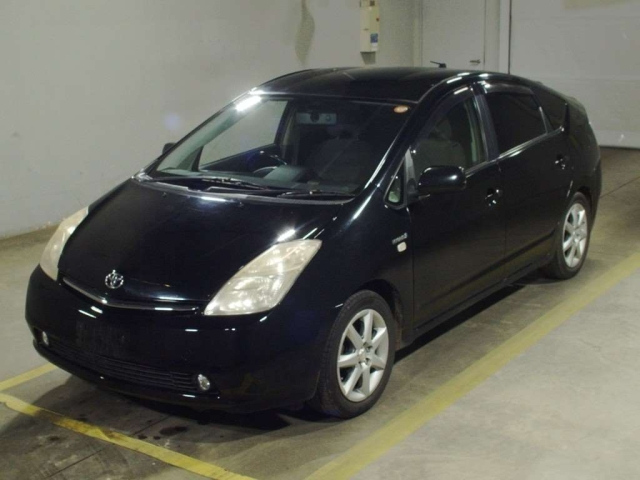 TOYOTA PRIUS — фото
