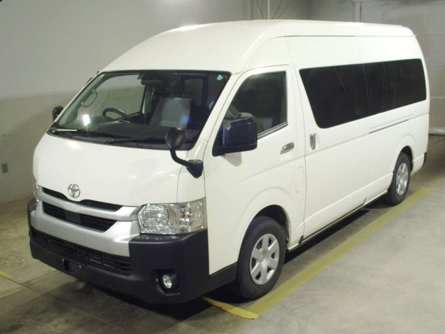 TOYOTA HIACE — фото