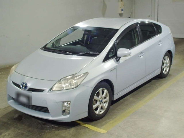 TOYOTA PRIUS — фото