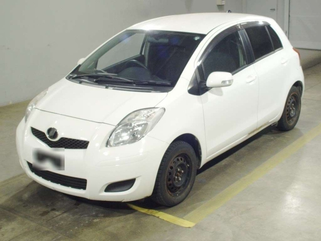 TOYOTA VITZ — фото