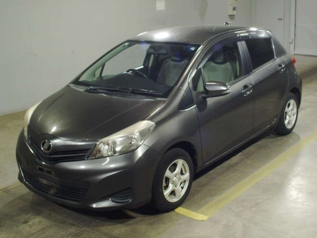 TOYOTA VITZ — фото