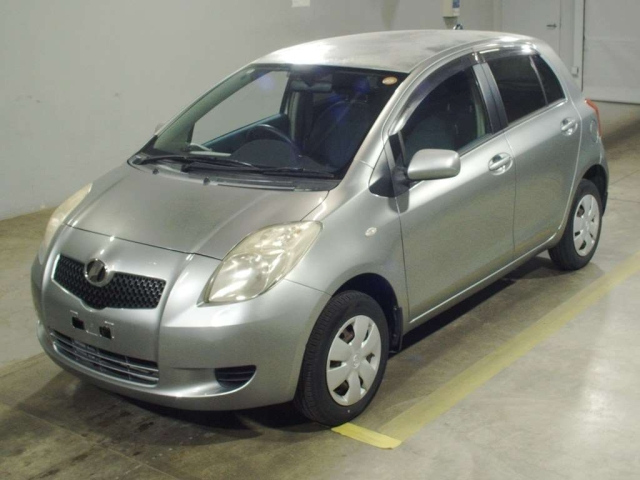 TOYOTA VITZ — фото