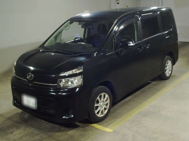 TOYOTA VOXY — фото