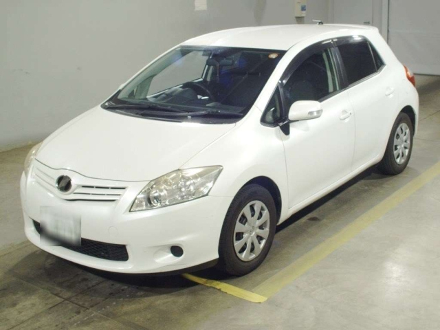 TOYOTA AURIS — фото
