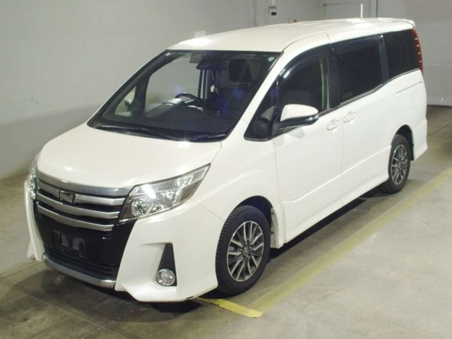 TOYOTA NOAH — фото