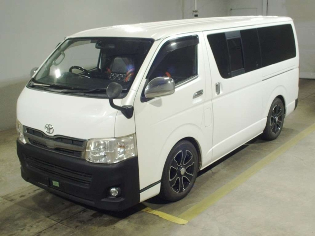 TOYOTA HIACE — фото