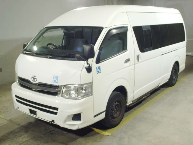 TOYOTA HIACE — фото