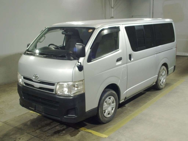TOYOTA REGIUS — фото