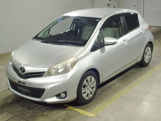 TOYOTA VITZ — фото