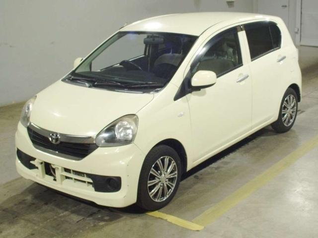 TOYOTA PIXIS — фото