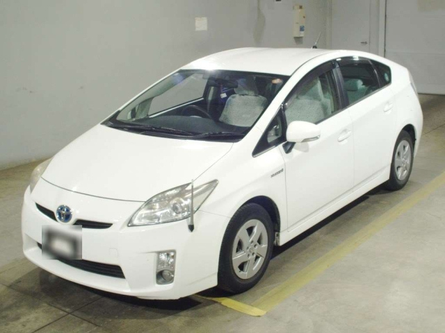 TOYOTA PRIUS — фото