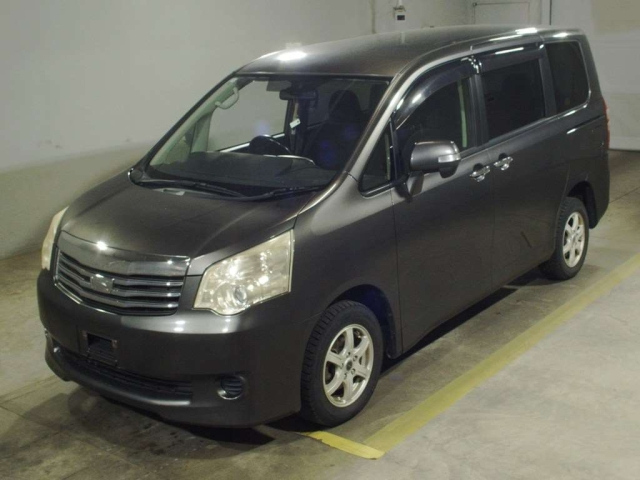 TOYOTA NOAH — фото