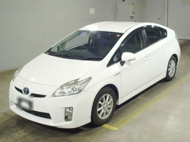 TOYOTA PRIUS — фото