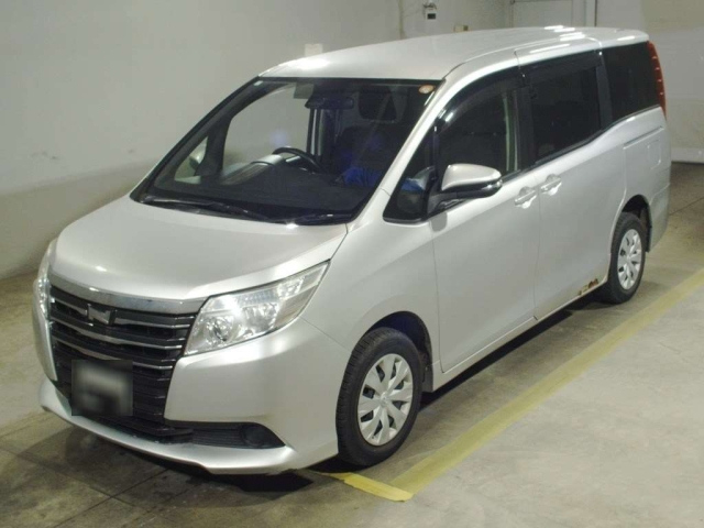 TOYOTA NOAH — фото