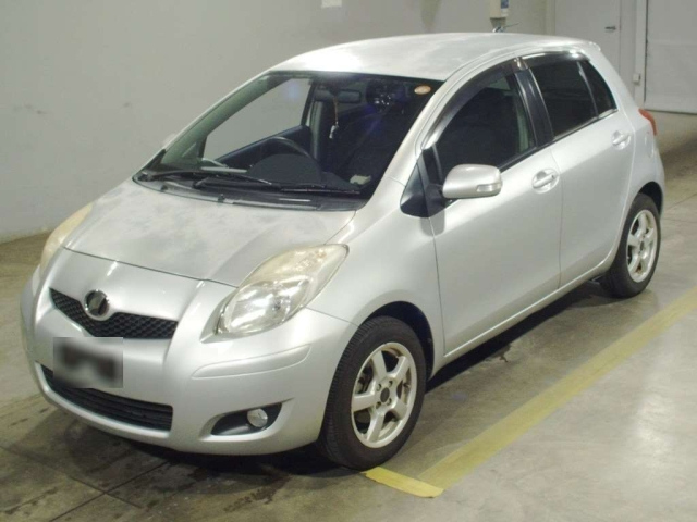 TOYOTA VITZ — фото