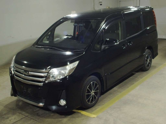 TOYOTA NOAH — фото