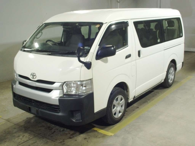 TOYOTA HIACE — фото