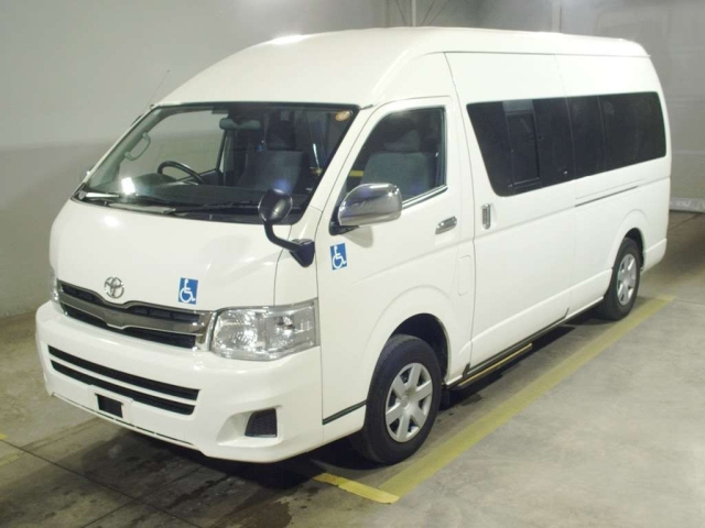 TOYOTA HIACE — фото