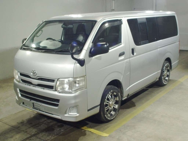 TOYOTA HIACE — фото