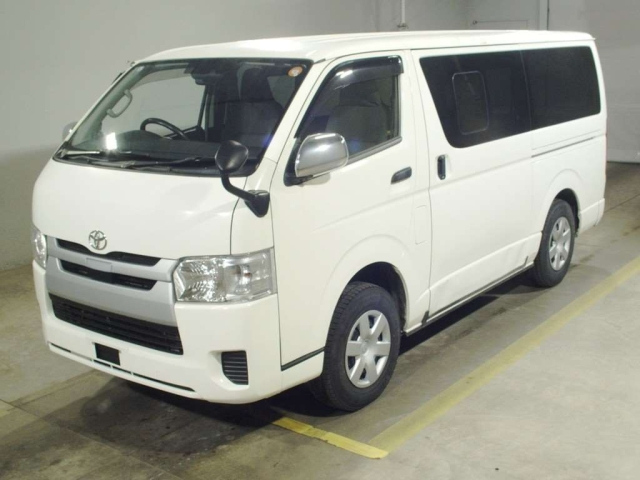 TOYOTA HIACE — фото
