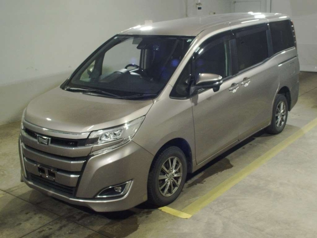 TOYOTA NOAH — фото