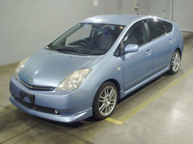 TOYOTA PRIUS — фото