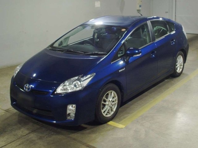 TOYOTA PRIUS — фото
