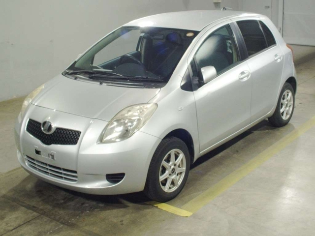 TOYOTA VITZ — фото