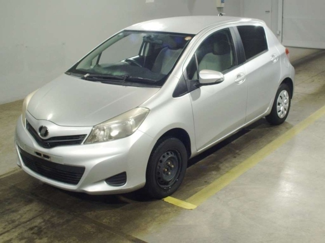 TOYOTA VITZ — фото