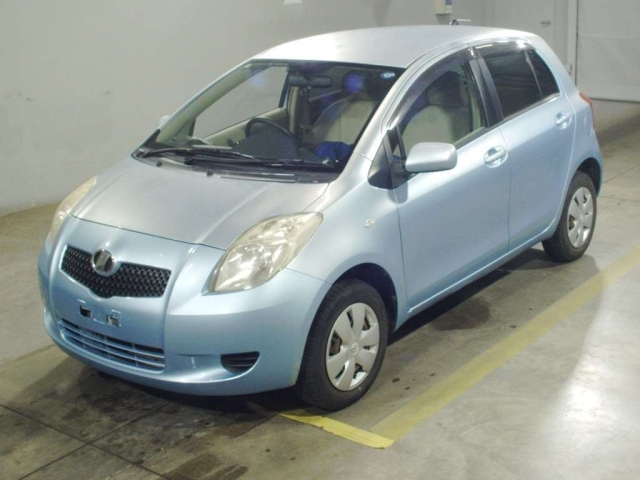 TOYOTA VITZ — фото