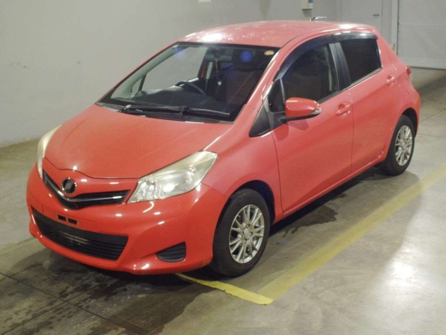 TOYOTA VITZ — фото