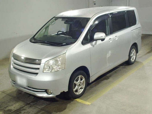 TOYOTA NOAH — фото