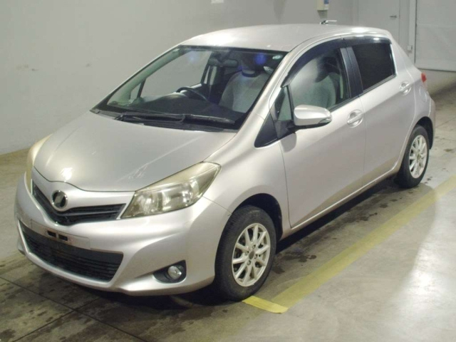 TOYOTA VITZ — фото