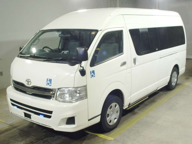 TOYOTA HIACE — фото