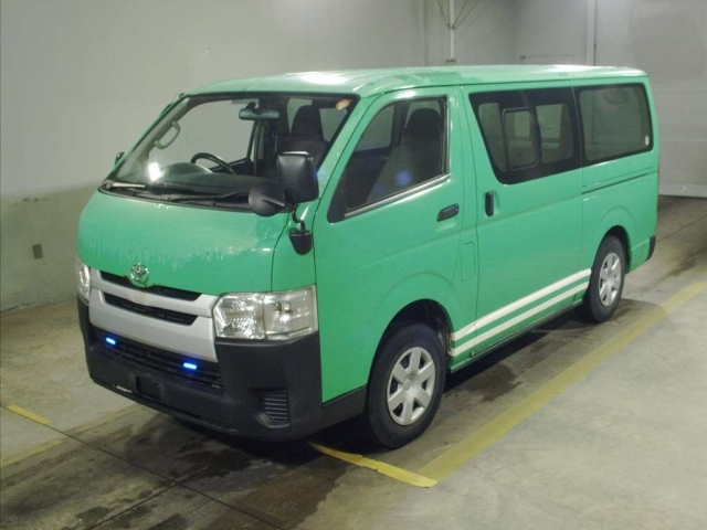 TOYOTA HIACE — фото