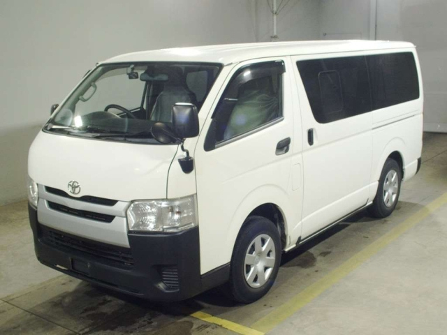TOYOTA HIACE — фото