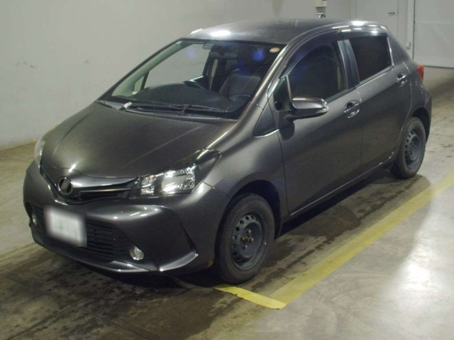 TOYOTA VITZ — фото