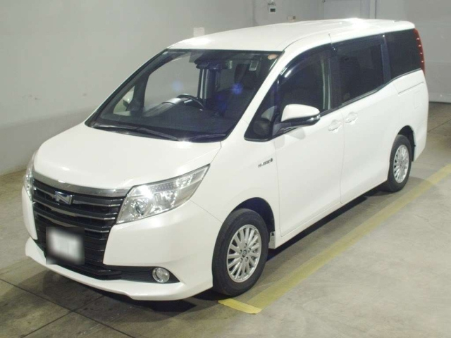 TOYOTA NOAH — фото