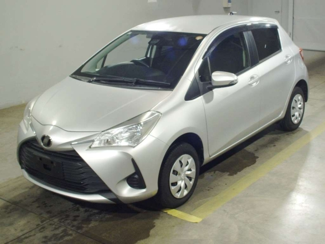 TOYOTA VITZ — фото