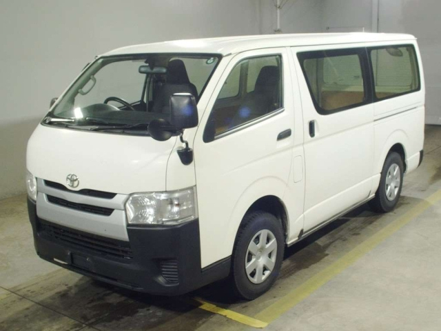 TOYOTA HIACE — фото