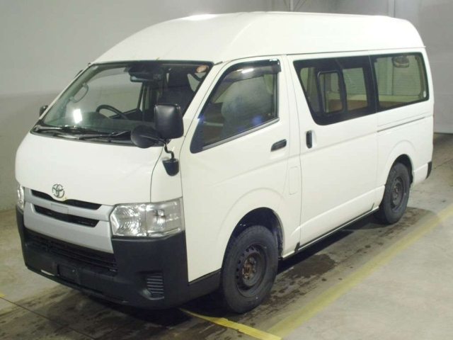TOYOTA HIACE — фото