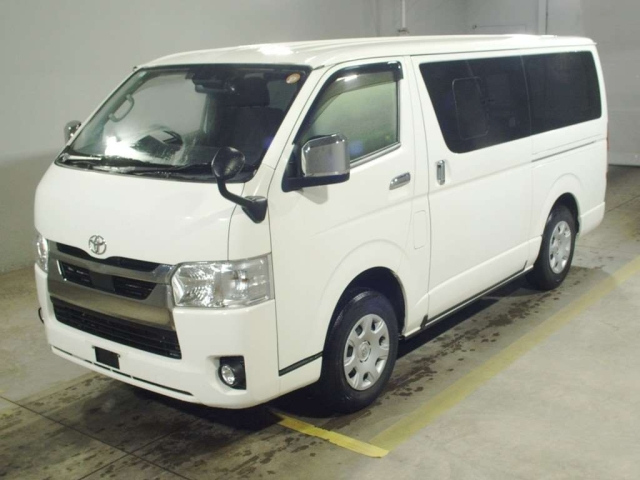TOYOTA HIACE — фото