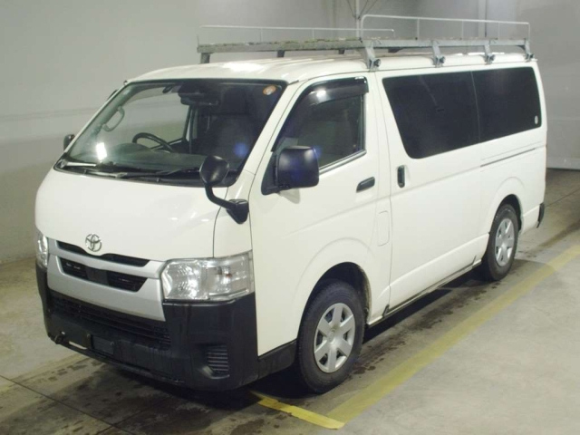 TOYOTA HIACE — фото