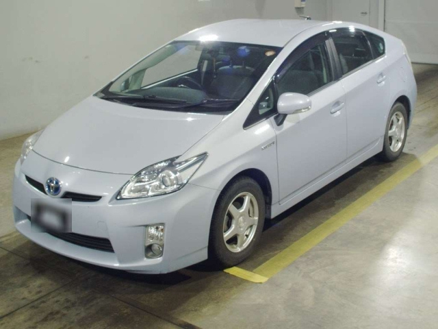TOYOTA PRIUS — фото