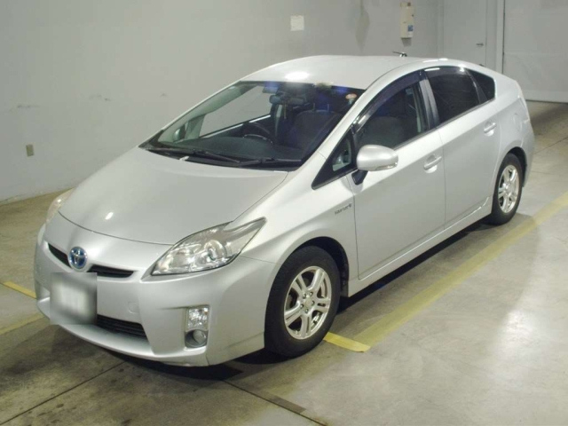 TOYOTA PRIUS — фото