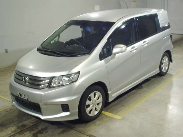HONDA FREED — фото