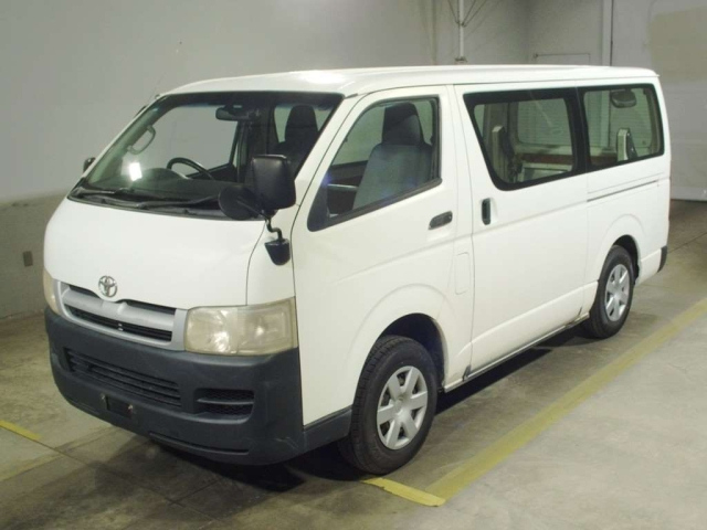 TOYOTA HIACE — фото